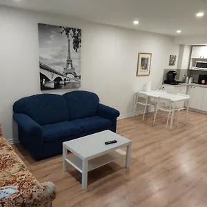  Appartement Spacious Basement One Bedroom Apartment, Wifi. Canada