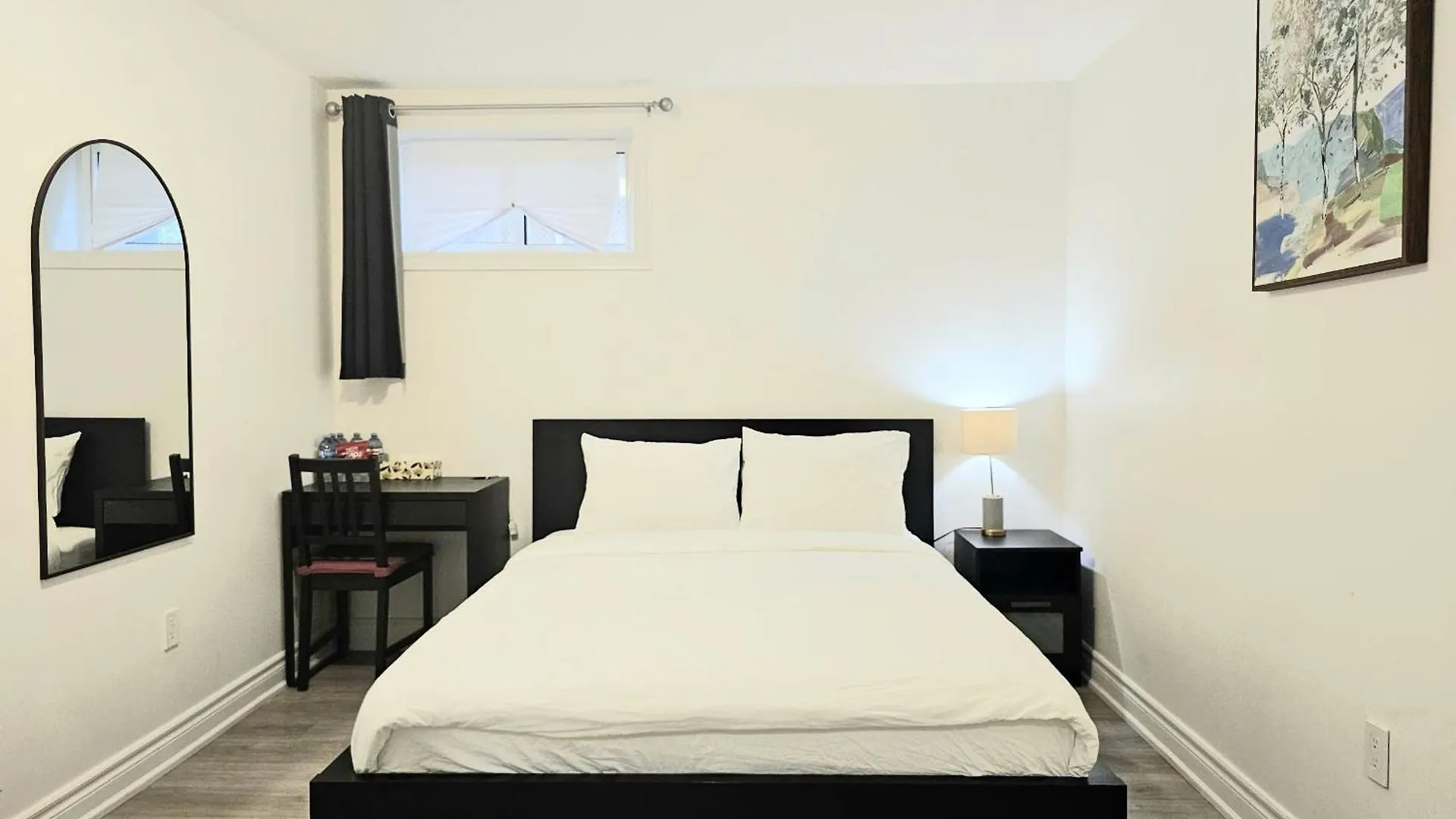 A Home Away Toronto 0*,  Canada